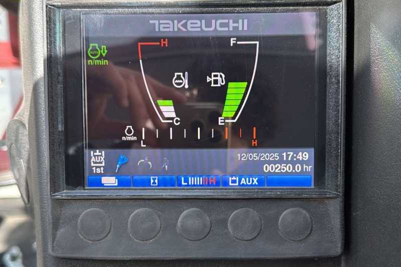 OmecoHub - Immagine TAKEUCHI TB240